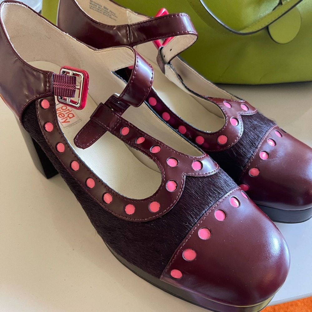 Selling a new pair of Clark’s shoes